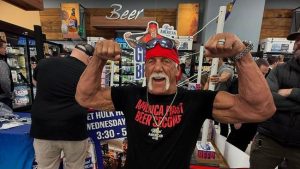 Pegulat WWE Hulk Hogan Meninggal Dunia