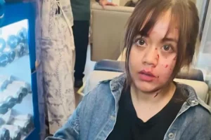 Viral! Penumpang Terluka gegara Kaca Kereta Dilempar Batu Saat Perjalanan Malam