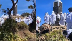 Viral Rombongan Warga Berbaju Putih Gelar Ritual dan Salat Jumat di Puncak Gunung Lawu