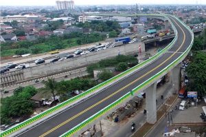 Viral 2 Mobil Pejabat Pelat Merah Masuk Jalur Busway Koridor 13 Arah Ciledug-Blok M