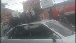 Tragis! Kecelakaan Maut Motor Sampai Nyangkut di Atap Mobil di Cilegon