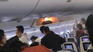 Viral! Kabin Pesawat Terbakar di China, Penumpang Panik