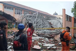 5 Ruang Kelas SMKN 1 Gunung Putri Bogor Ambruk