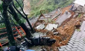 Longsor Terjang Kampus UIN Imam Bonjol Padang
