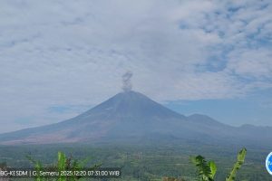 Gunung Semeru Erupsi 1.000 Meter dari Puncak Pagi Ini Sudah 11 Kali