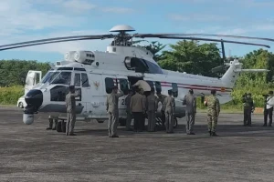 Presiden Prabowo Tinjau Tiga Titik Lokasi Terdampak Bencana di Sumbar Naik Helikopter