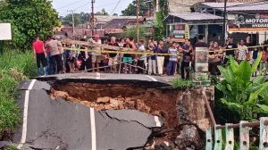 Viral Jembatan Tenggamus Prabumulih Amblas Diduga Terkikis Air Sungai