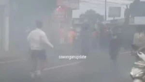 Bentrok Suporter Persija dan Persib di Sawangan Depok Viral di Medsos