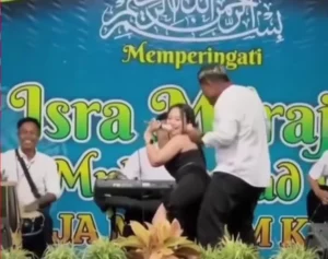 Viral Biduan Joget Berbusana Minim di Acara Isra Miraj di Banyuwangi