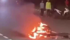 RX King Terbakar Usai Tabrak Ambulans di Pakansari, Pengendara Kabur