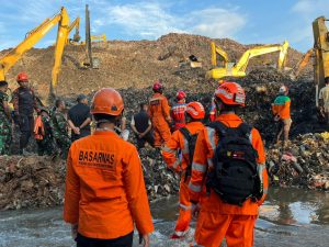 TPA Bantargebang Zona 4 Longsor Telan Korban Jiwa