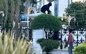 Kantor Gubernur Kaltim Dipasangi Kawat Berduri Jelang Aksi 21 April