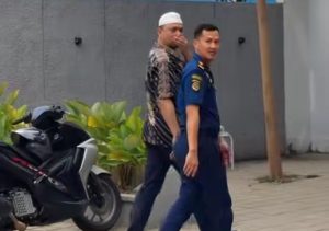 Viral Napi Korupsi Keluyuran Ngopi Diluar Rutan di Kendari