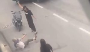 Duel Lansia dan Pria Gondrong Pakai Parang di Depan RSUD Bung Karno Solo
