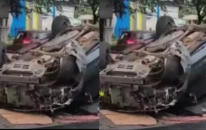 Mobil Terbalik di Jalan Alternatif Cibubur Diduga Tabrak Tiang Listrik