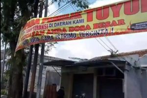 Viral Warga Tasikmalaya Pasang Spanduk Tuyul Dilarang Beraksi