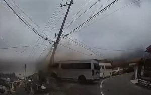 Viral Hiace Bawa Turis Singapura Alami Rem Blong di Jalur Bromo