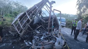 Tabrakan Bus ALS vs Truk Tangki di Musi Rawas Utara: Kendaraan Terbakar, 16 Orang Tewas,