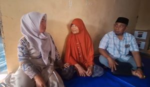 Nenek Kusmayanti Jukir di Brebes yang Gagalkan Perampokan 3,6 Miliar Dihadiahi Umroh Oleh Pemilik Uang