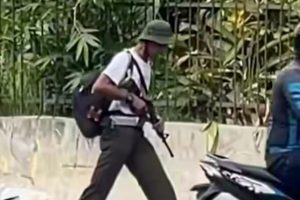Viral Pria Tenteng Benda Mirip Senjata Laras Panjang di Medan