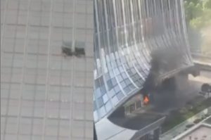 Viral! Pesawat Kecil Diduga Hantam Gedung Tinggi di China, Video Beredar di Media Sosial
