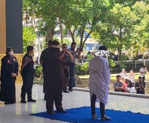 Pasangan di Aceh Dicambuk 21 Kali karena Mesum saat Live Tiktok
