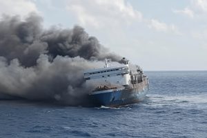 Kapal Penumpang KM Mutiara Sentosa 2 Surabaya–Makassar Terbakar di Perairan Sumenep