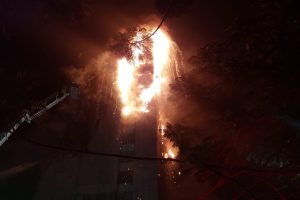 Kebakaran Gedung Bapenda Jakarta, 100 Personel Pemadam Kebakaran Dikerahkan