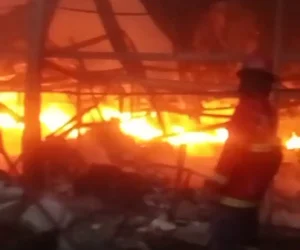 Kebakaran Pabrik Tahu dan Gudang Dekorasi di Pondok Aren, 11 Mobil Damkar Dikerahkan