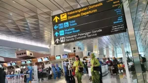 Bandara Soekarno-Hatta Kembali Beroperasi, Pembersihan Abu Vulkanik DIbersihkan
