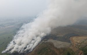 Kebakaran TPA Galuga Bogor Belum Sepenuhnya Padam, Petugas Masih Tangani Titik Api