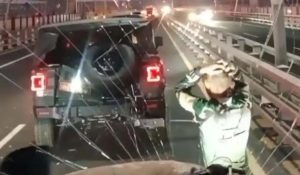 Viral Bus Tabrak Mobil Maung di Jembatan Suramadu