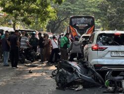 Kecelakaan Beruntun di Jalan Menur Surabaya, Alphard Tabrak Belasan Motor dan Sejumlah Mobil