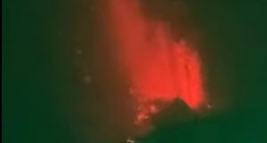Gunung Anak Krakatau Erupsi, Lava Pijar Terlihat dan Abu Vulkanik Mengarah ke Tanggamus